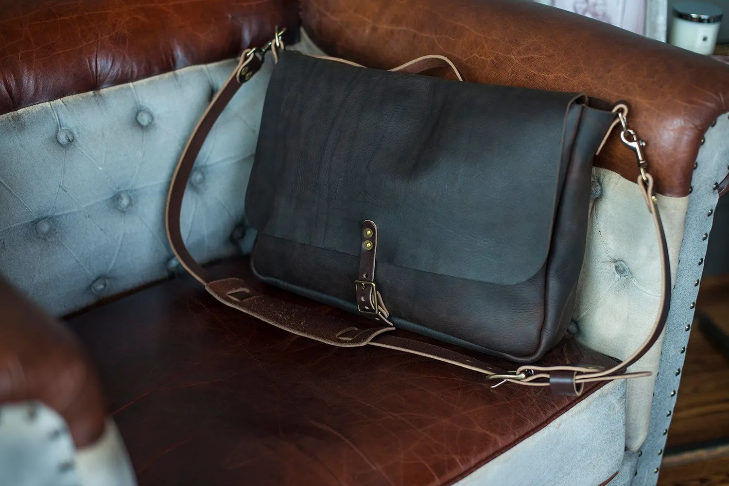 STEPHEN LEATHER MESSENGER BAG